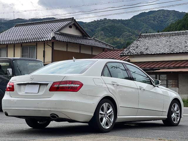 Ｅクラス Ｅ３５０　アバンギャルド　Ｂｌｕｅｔｏｏｔｈ　スマートキー　プッシュスタート　オートライト　盗難防止システム　ＨＤＤナビ　ナビ　電動シート　エアコン　オートクルーズ　革シート　ＡＢＳ（5枚目）