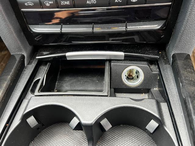 Ｅクラス Ｅ３５０　アバンギャルド　Ｂｌｕｅｔｏｏｔｈ　スマートキー　プッシュスタート　オートライト　盗難防止システム　ＨＤＤナビ　ナビ　電動シート　エアコン　オートクルーズ　革シート　ＡＢＳ（49枚目）