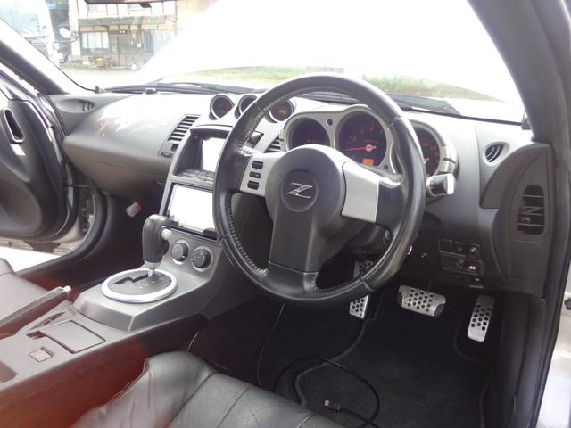 フェアレディＺ バージョンＴ　禁煙車　社外フルエアロ　減衰調整式車高調　大径マフラー　社外２０ＡＷ　フィルム施工　黒革　シートヒーター　革巻ハンドル　パワーシート　社外ＤＡ　ＨＤＭＩ　ＵＳＢ　社外ツイーター　ＥＴＣ　ＴＳＣオフ（12枚目）