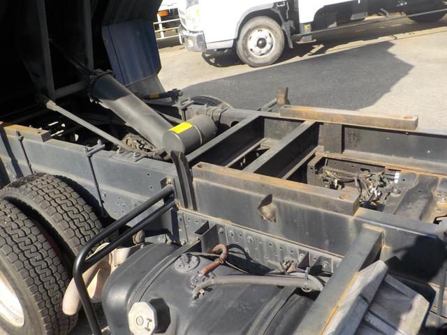 エルフトラック 　土砂禁深ダンプ　新明和工業製　リア観音式扉　６００ｋｇ垂直ゲート付き（9枚目）