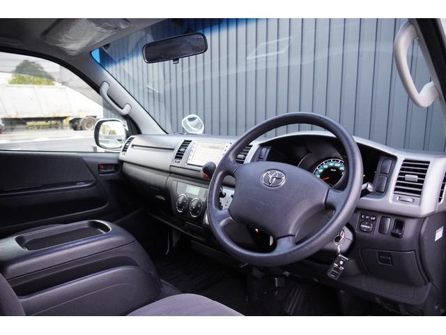 レジアスエースバン ロングスーパーＧＬ　２．０Ｇ　ワンオーナー　ベットキット　１５インチＡＷ　　純正ＨＩＤヘッド　ＧＯＯＤ　ＹＥＡＲ　Ｗレター　純正ナビ　キーレスキー　オートエアコン　パールホワイト０７０（13枚目）