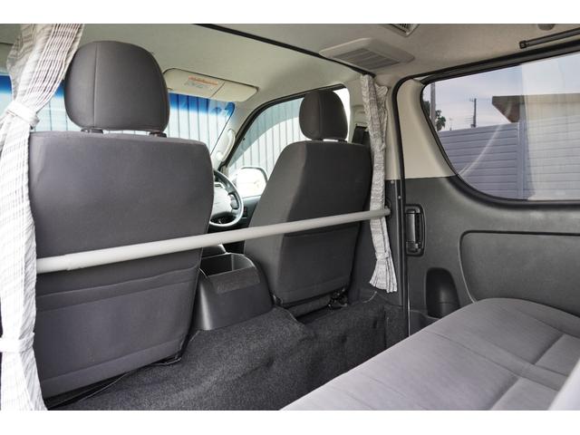 レジアスエースバン ロングスーパーＧＬ　２．０Ｇ　ワンオーナー　ベットキット　１５インチＡＷ　　純正ＨＩＤヘッド　ＧＯＯＤ　ＹＥＡＲ　Ｗレター　純正ナビ　キーレスキー　オートエアコン　パールホワイト０７０（17枚目）