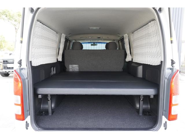 レジアスエースバン ロングスーパーＧＬ　２．０Ｇ　ワンオーナー　ベットキット　１５インチＡＷ　　純正ＨＩＤヘッド　ＧＯＯＤ　ＹＥＡＲ　Ｗレター　純正ナビ　キーレスキー　オートエアコン　パールホワイト０７０（21枚目）