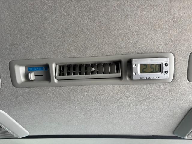 レジアスエースバン ロングスーパーＧＬ　２．０Ｇ　ワンオーナー　ベットキット　１５インチＡＷ　　純正ＨＩＤヘッド　ＧＯＯＤ　ＹＥＡＲ　Ｗレター　純正ナビ　キーレスキー　オートエアコン　パールホワイト０７０（55枚目）