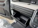 車検証や小物が収納できるグローブボックス♪