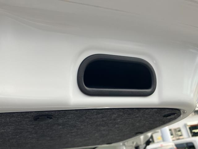 ワゴンＲスマイル ＨＹＢＲＩＤ　Ｘ　３型　全方位モニター付ナビ　ＬＥＤランプ　デュアルセンサーブレーキＩＩ｜後席両側ワンアクションパワースライド｜リモート格納式ドアミラー｜３６０°プレミアムＵＶ＆ＩＲカットガラス｜電動パーキングブレーキ｜ＵＳＢ電源ソケット｜（52枚目）