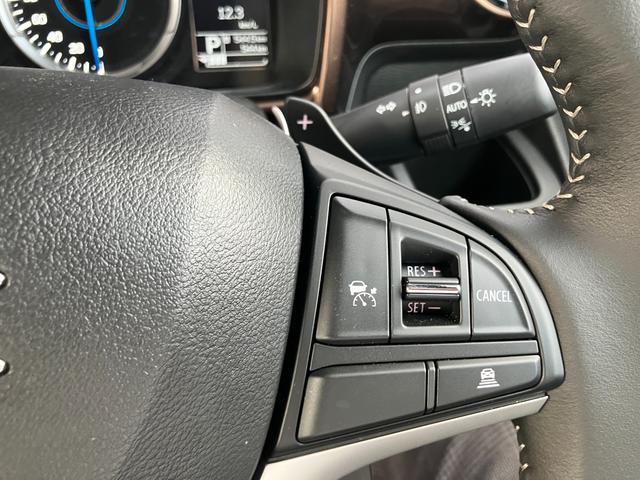 クロスビー ＨＹＢＲＩＤ　ＭＺ　３型　衝突被害軽減ブレーキ　ＬＥＤランプ　デュアルカメラブレーキ｜ブラウンアクセントパッケージ｜ＬＥＤヘッドランプ｜本革巻きステアリングホイール｜プレミアムＵＶ＆ＩＲカットガラス（フロントドア）｜全方位モニター用カメラ｜（17枚目）