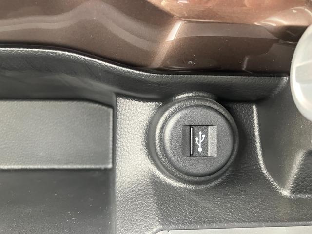 クロスビー ＨＹＢＲＩＤ　ＭＺ　３型　衝突被害軽減ブレーキ　ＬＥＤランプ　デュアルカメラブレーキ｜ブラウンアクセントパッケージ｜ＬＥＤヘッドランプ｜本革巻きステアリングホイール｜プレミアムＵＶ＆ＩＲカットガラス（フロントドア）｜全方位モニター用カメラ｜（40枚目）