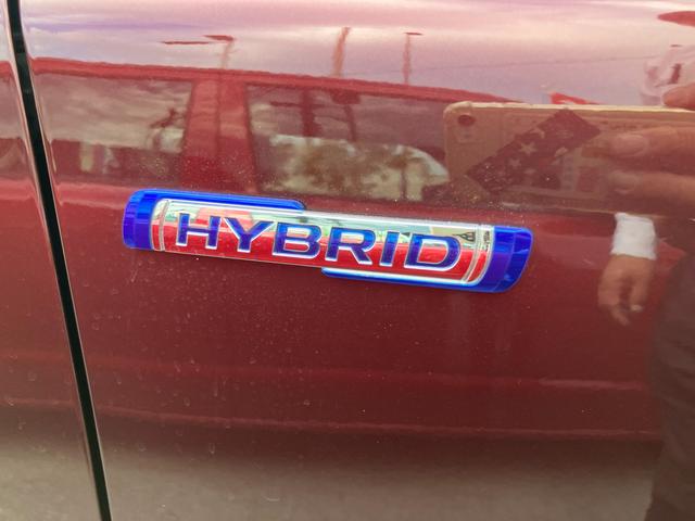 クロスビー ＨＹＢＲＩＤ　ＭＺ　３型　衝突被害軽減ブレーキ　ＬＥＤランプ　デュアルカメラブレーキ｜ブラウンアクセントパッケージ｜ＬＥＤヘッドランプ｜本革巻きステアリングホイール｜プレミアムＵＶ＆ＩＲカットガラス（フロントドア）｜全方位モニター用カメラ｜（62枚目）