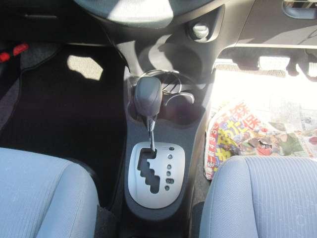 ヴィッツ ジュエラ　ワンオーナー　キーレスエントリー　運転席＆助手席エアバッグ　ＡＢＳ　パワーステアリング　フロントフォグランプ　外品ナビ　電格ミラー　定期点検記録簿（8枚目）