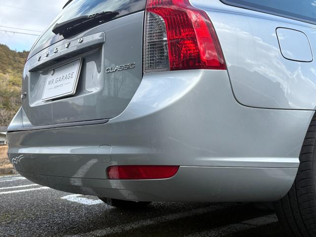 Ｖ５０ ２．０クラシック　ユーザー買取車両　サンルーフ　ブラックレザーシート　パワーシート　シートヒーター　ステーションワゴン　ＥＴＣ付き　右ハンドル　革巻きステアリング（19枚目）