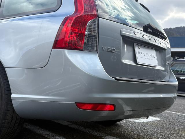 Ｖ５０ ２．０クラシック　ユーザー買取車両　サンルーフ　ブラックレザーシート　パワーシート　シートヒーター　ステーションワゴン　ＥＴＣ付き　右ハンドル　革巻きステアリング（20枚目）