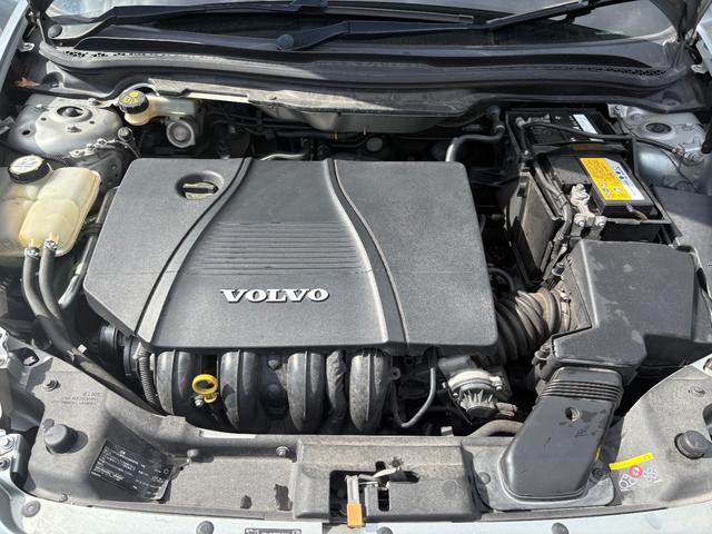 Ｖ５０ ２．０クラシック　ユーザー買取車両　サンルーフ　ブラックレザーシート　パワーシート　シートヒーター　ステーションワゴン　ＥＴＣ付き　右ハンドル　革巻きステアリング（21枚目）