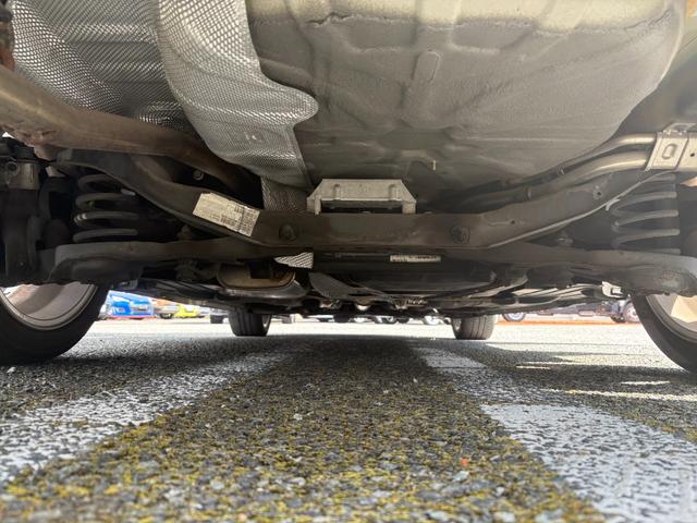 Ｖ５０ ２．０クラシック　ユーザー買取車両　サンルーフ　ブラックレザーシート　パワーシート　シートヒーター　ステーションワゴン　ＥＴＣ付き　右ハンドル　革巻きステアリング（23枚目）