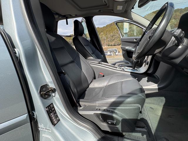 Ｖ５０ ２．０クラシック　ユーザー買取車両　サンルーフ　ブラックレザーシート　パワーシート　シートヒーター　ステーションワゴン　ＥＴＣ付き　右ハンドル　革巻きステアリング（30枚目）