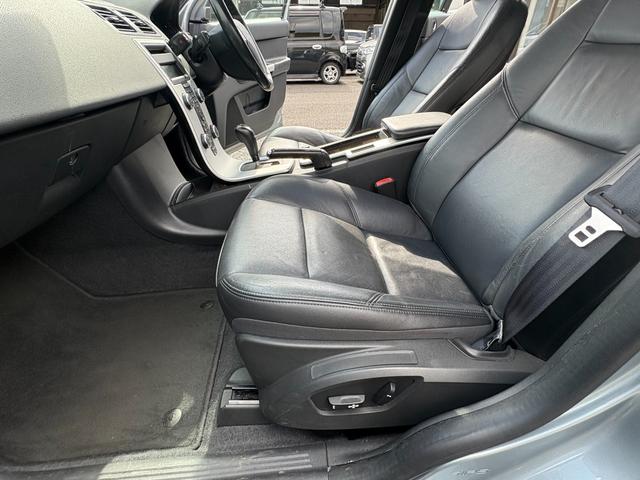 Ｖ５０ ２．０クラシック　ユーザー買取車両　サンルーフ　ブラックレザーシート　パワーシート　シートヒーター　ステーションワゴン　ＥＴＣ付き　右ハンドル　革巻きステアリング（39枚目）