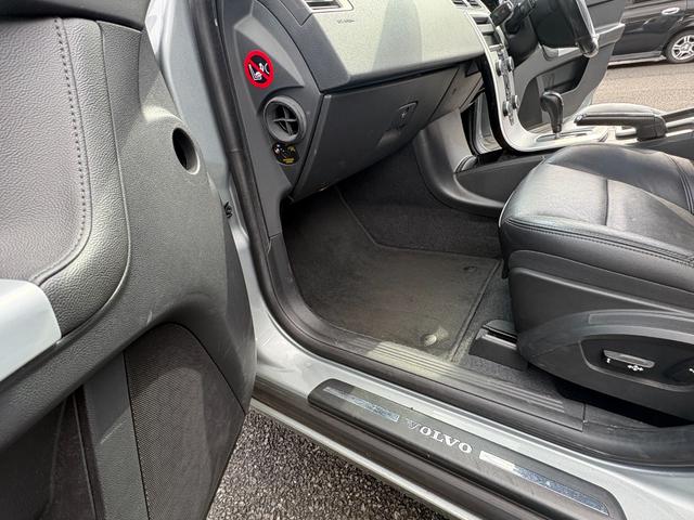 Ｖ５０ ２．０クラシック　ユーザー買取車両　サンルーフ　ブラックレザーシート　パワーシート　シートヒーター　ステーションワゴン　ＥＴＣ付き　右ハンドル　革巻きステアリング（40枚目）