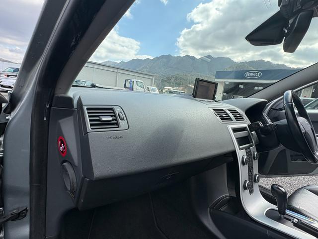 Ｖ５０ ２．０クラシック　ユーザー買取車両　サンルーフ　ブラックレザーシート　パワーシート　シートヒーター　ステーションワゴン　ＥＴＣ付き　右ハンドル　革巻きステアリング（41枚目）