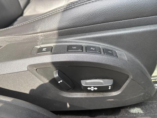 Ｖ５０ ２．０クラシック　ユーザー買取車両　サンルーフ　ブラックレザーシート　パワーシート　シートヒーター　ステーションワゴン　ＥＴＣ付き　右ハンドル　革巻きステアリング（47枚目）