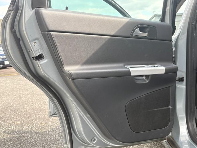 Ｖ５０ ２．０クラシック　ユーザー買取車両　サンルーフ　ブラックレザーシート　パワーシート　シートヒーター　ステーションワゴン　ＥＴＣ付き　右ハンドル　革巻きステアリング（52枚目）