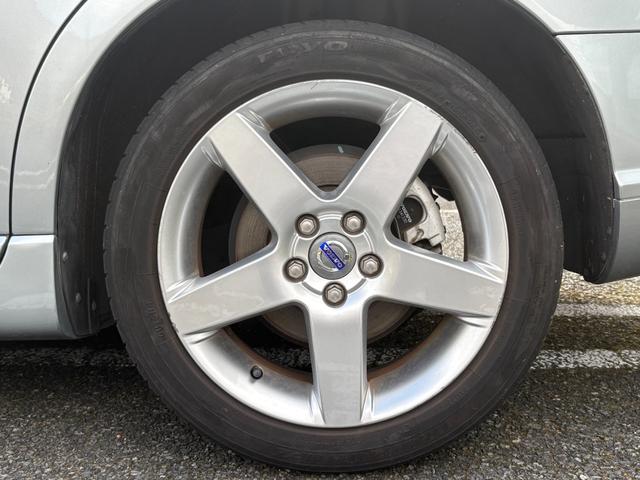Ｖ５０ ２．０クラシック　ユーザー買取車両　サンルーフ　ブラックレザーシート　パワーシート　シートヒーター　ステーションワゴン　ＥＴＣ付き　右ハンドル　革巻きステアリング（59枚目）
