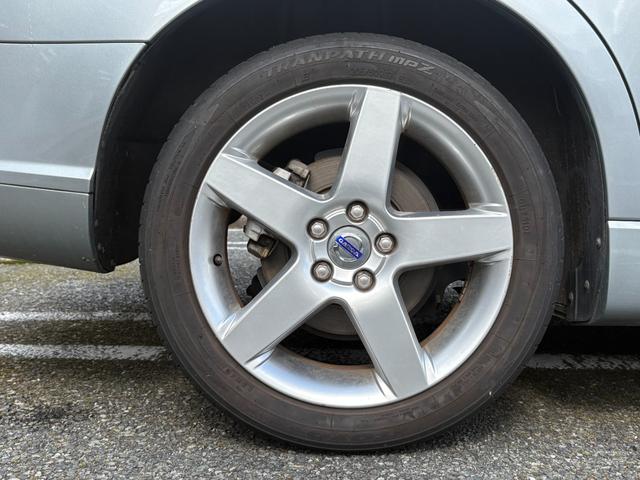 Ｖ５０ ２．０クラシック　ユーザー買取車両　サンルーフ　ブラックレザーシート　パワーシート　シートヒーター　ステーションワゴン　ＥＴＣ付き　右ハンドル　革巻きステアリング（60枚目）