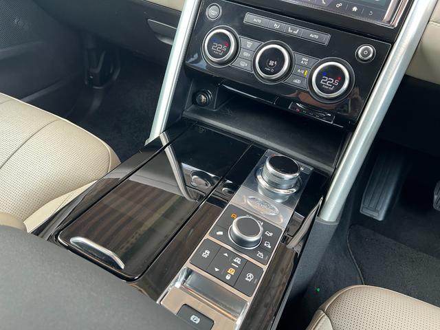 ディスカバリー ＨＳＥ　ユーザー買取車　ドライバーアシストパック　パノラミックガラスルーフ　リア電動リクライニングシート　パワーバックドア　電動サイドステップ　ＡｐｐｌｅＣａｒＰｌａｙ　フロントヒーテッドガラス　純正ドラレコ（17枚目）