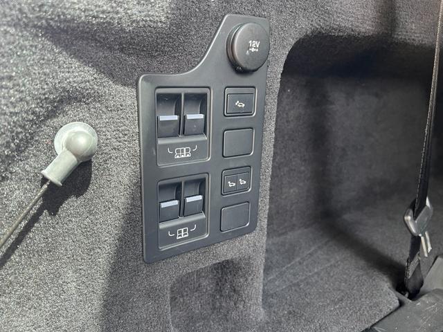 ディスカバリー ＨＳＥ　ユーザー買取車　ドライバーアシストパック　パノラミックガラスルーフ　リア電動リクライニングシート　パワーバックドア　電動サイドステップ　ＡｐｐｌｅＣａｒＰｌａｙ　フロントヒーテッドガラス　純正ドラレコ（28枚目）