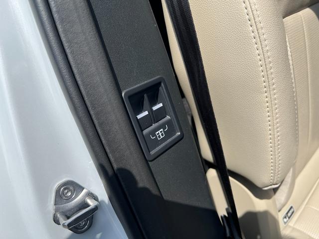 ディスカバリー ＨＳＥ　ユーザー買取車　ドライバーアシストパック　パノラミックガラスルーフ　リア電動リクライニングシート　パワーバックドア　電動サイドステップ　ＡｐｐｌｅＣａｒＰｌａｙ　フロントヒーテッドガラス　純正ドラレコ（29枚目）