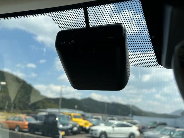 ディスカバリー ＨＳＥ　ユーザー買取車　ドライバーアシストパック　パノラミックガラスルーフ　リア電動リクライニングシート　パワーバックドア　電動サイドステップ　ＡｐｐｌｅＣａｒＰｌａｙ　フロントヒーテッドガラス　純正ドラレコ（35枚目）