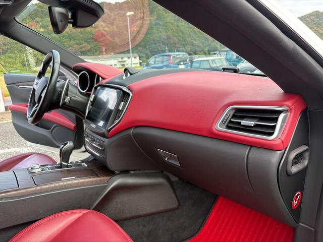 ギブリ ベースグレード 左ハンドル・赤革シート・サンルーフ・純正20インチアルミ・社外マフラー・レッドキャリパー・パワートランク・純正ナビバックモニター・パドルシフト・パワーシートシートヒーター・クルーズコントロール(56枚目)