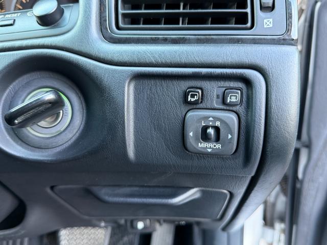 クラウンエステート アスリート　ユーザー買取車両　純正マルチ　スーパーライブサウンド　ＥＴＣ　前後ドライブレコーダー　純正ＨＩＤ　純正１６インチアルミホイール　クルーズコントロール　ＭＤ／カセット／ＤＶＤ　後期　禁煙車（25枚目）