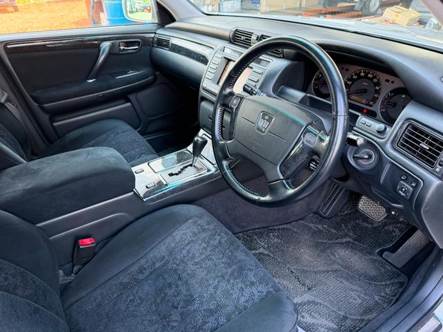 クラウンエステート アスリート　ユーザー買取車両　純正マルチ　スーパーライブサウンド　ＥＴＣ　前後ドライブレコーダー　純正ＨＩＤ　純正１６インチアルミホイール　クルーズコントロール　ＭＤ／カセット／ＤＶＤ　後期　禁煙車（32枚目）