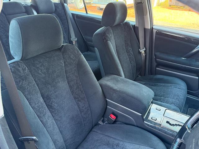 クラウンエステート アスリート　ユーザー買取車両　純正マルチ　スーパーライブサウンド　ＥＴＣ　前後ドライブレコーダー　純正ＨＩＤ　純正１６インチアルミホイール　クルーズコントロール　ＭＤ／カセット／ＤＶＤ　後期　禁煙車（33枚目）