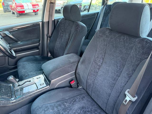 クラウンエステート アスリート　ユーザー買取車両　純正マルチ　スーパーライブサウンド　ＥＴＣ　前後ドライブレコーダー　純正ＨＩＤ　純正１６インチアルミホイール　クルーズコントロール　ＭＤ／カセット／ＤＶＤ　後期　禁煙車（37枚目）