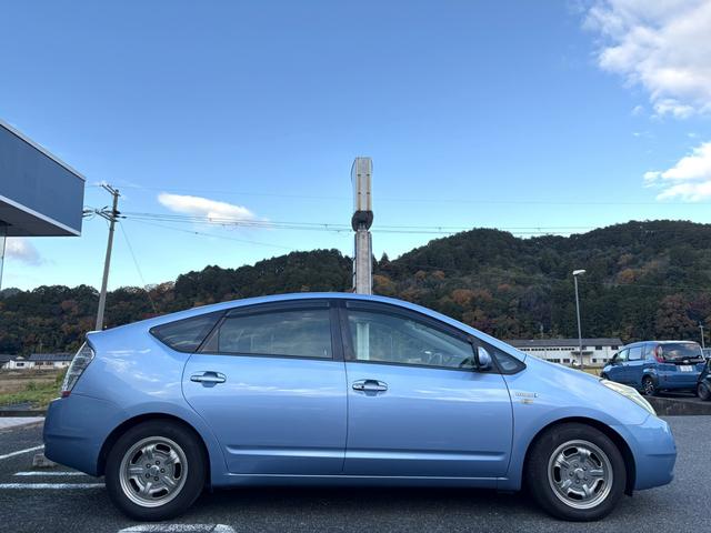 プリウス Ｓ　１０ｔｈアニバーサリーエディション　社外１５インチアルミ装着・純正ナビ・バックモニター・ＥＴＣ・ステアリングスイッチ・クルーズコントロール・ヘッドライト塗装（8枚目）