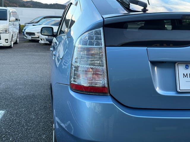 プリウス Ｓ　１０ｔｈアニバーサリーエディション　社外１５インチアルミ装着・純正ナビ・バックモニター・ＥＴＣ・ステアリングスイッチ・クルーズコントロール・ヘッドライト塗装（20枚目）