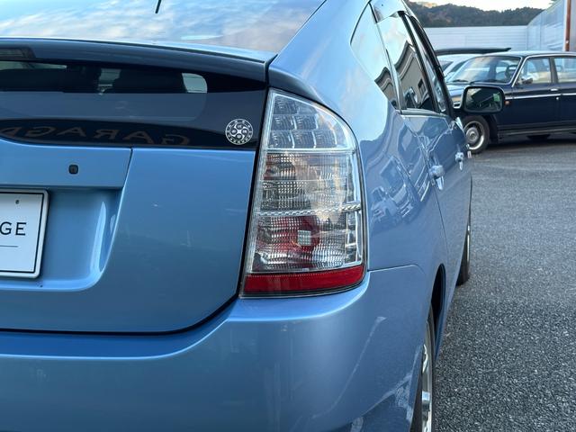 プリウス Ｓ　１０ｔｈアニバーサリーエディション　社外１５インチアルミ装着・純正ナビ・バックモニター・ＥＴＣ・ステアリングスイッチ・クルーズコントロール・ヘッドライト塗装（21枚目）