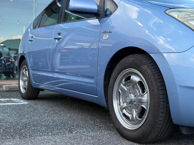 プリウス Ｓ　１０ｔｈアニバーサリーエディション　社外１５インチアルミ装着・純正ナビ・バックモニター・ＥＴＣ・ステアリングスイッチ・クルーズコントロール・ヘッドライト塗装（23枚目）