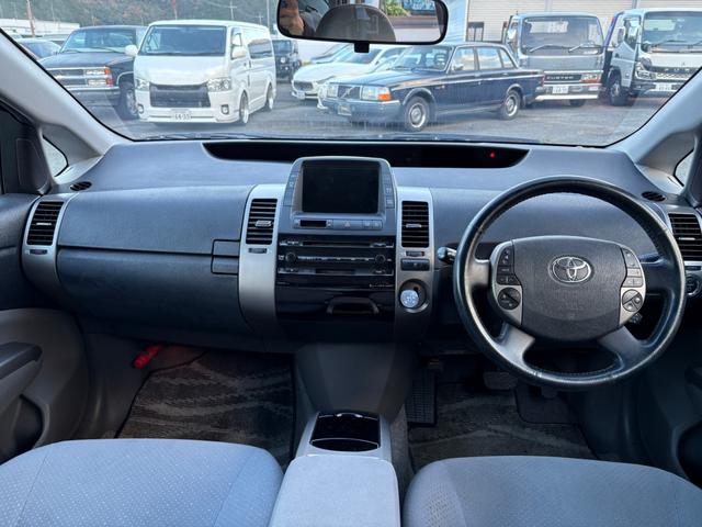 プリウス Ｓ　１０ｔｈアニバーサリーエディション　社外１５インチアルミ装着・純正ナビ・バックモニター・ＥＴＣ・ステアリングスイッチ・クルーズコントロール・ヘッドライト塗装（33枚目）