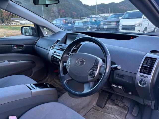 プリウス Ｓ　１０ｔｈアニバーサリーエディション　社外１５インチアルミ装着・純正ナビ・バックモニター・ＥＴＣ・ステアリングスイッチ・クルーズコントロール・ヘッドライト塗装（34枚目）