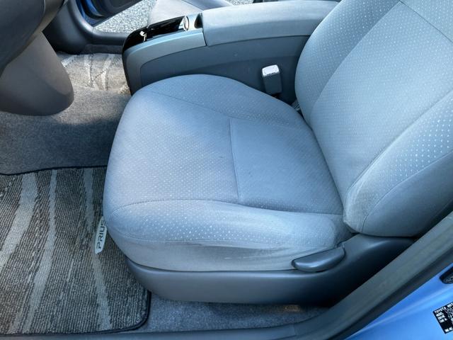 プリウス Ｓ　１０ｔｈアニバーサリーエディション　社外１５インチアルミ装着・純正ナビ・バックモニター・ＥＴＣ・ステアリングスイッチ・クルーズコントロール・ヘッドライト塗装（49枚目）