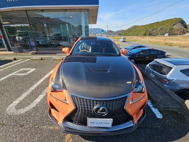 ＲＣ Ｆ カーボンエクステリアパッケージ　カーボンエクステリアパッケージ　マークレビンソンプレミアムサウンドシステム　ＴＶＤ　ＥＴＣ　純正メーカーナビ　クルーズコントロールカーボンリアディフューザー　セミアニリン革シート　ブラインドスポット（3枚目）