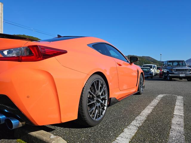 ＲＣ Ｆ カーボンエクステリアパッケージ　カーボンエクステリアパッケージ　マークレビンソンプレミアムサウンドシステム　ＴＶＤ　ＥＴＣ　純正メーカーナビ　クルーズコントロールカーボンリアディフューザー　セミアニリン革シート　ブラインドスポット（12枚目）