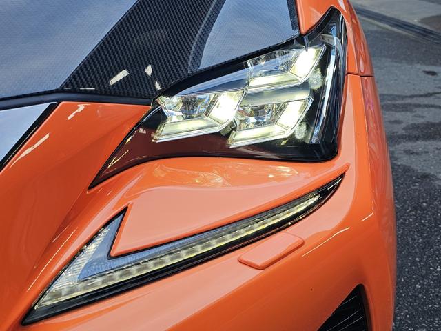 ＲＣ Ｆ カーボンエクステリアパッケージ　カーボンエクステリアパッケージ　マークレビンソンプレミアムサウンドシステム　ＴＶＤ　ＥＴＣ　純正メーカーナビ　クルーズコントロールカーボンリアディフューザー　セミアニリン革シート　ブラインドスポット（14枚目）