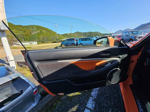 ＲＣ Ｆ カーボンエクステリアパッケージ　カーボンエクステリアパッケージ　マークレビンソンプレミアムサウンドシステム　ＴＶＤ　ＥＴＣ　純正メーカーナビ　クルーズコントロールカーボンリアディフューザー　セミアニリン革シート　ブラインドスポット（32枚目）