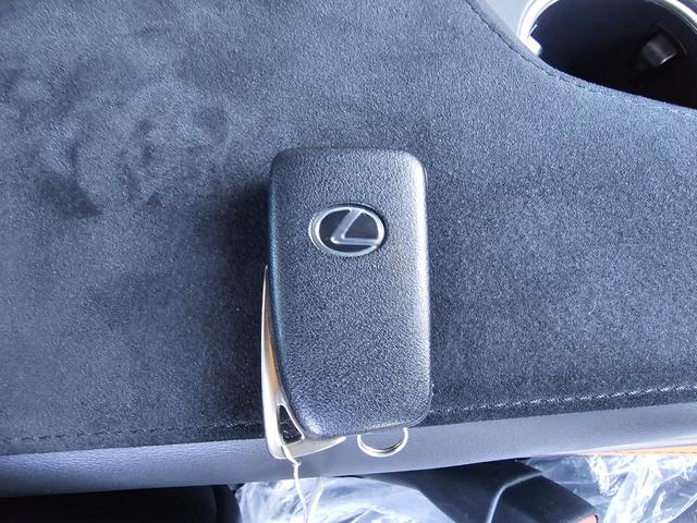 ＲＣ Ｆ カーボンエクステリアパッケージ　カーボンエクステリアパッケージ　マークレビンソンプレミアムサウンドシステム　ＴＶＤ　ＥＴＣ　純正メーカーナビ　クルーズコントロールカーボンリアディフューザー　セミアニリン革シート　ブラインドスポット（62枚目）