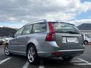 Ｖ５０ ２．０クラシック　ユーザー買取車両　サンルーフ　ブラックレザーシート　パワーシート　シートヒーター　ステーションワゴン　ＥＴＣ付き　右ハンドル　革巻きステアリング（4枚目）