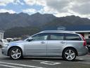 Ｖ５０ ２．０クラシック　ユーザー買取車両　サンルーフ　ブラックレザーシート　パワーシート　シートヒーター　ステーションワゴン　ＥＴＣ付き　右ハンドル　革巻きステアリング（7枚目）