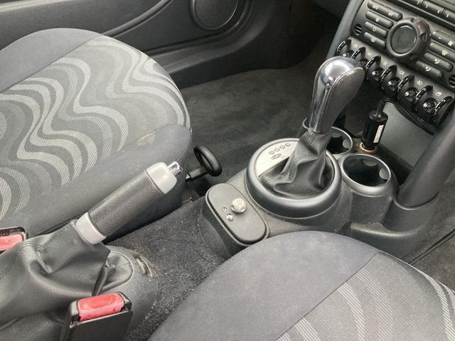 ＭＩＮＩ クーパー　アルミホイール　ＣＶＴ　盗難防止システム　ＡＢＳ　エアコン　パワーステアリング　パワーウィンドウ（3枚目）